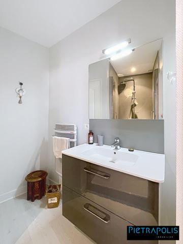 Magnifique Maison de 280 m2 : 7 chambres, piscine et dépendance, terrain de 1400 m2 - Soucieu-en-Jarrest