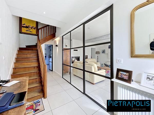 Magnifique Maison de 280 m2 : 7 chambres, piscine et dépendance, terrain de 1400 m2 - Soucieu-en-Jarrest