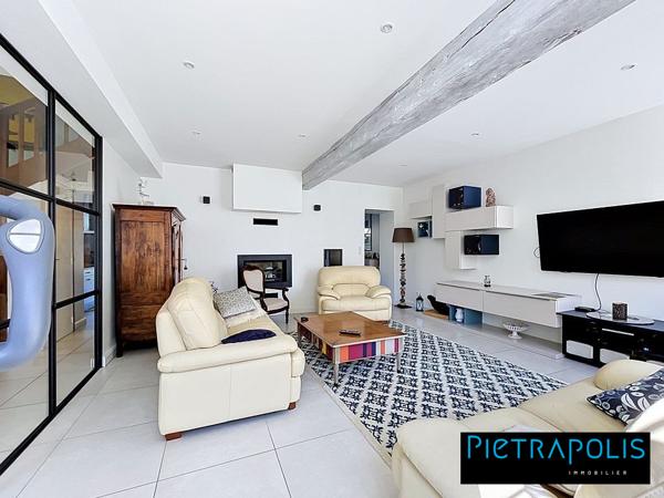 Magnifique Maison de 280 m2 : 7 chambres, piscine et dépendance, terrain de 1400 m2 - Soucieu-en-Jarrest