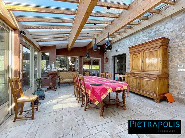 Magnifique Maison de 280 m2 : 7 chambres, piscine et dépendance, terrain de 1400 m2 - Soucieu-en-Jarrest