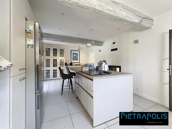 Magnifique Maison de 280 m2 : 7 chambres, piscine et dépendance, terrain de 1400 m2 - Soucieu-en-Jarrest