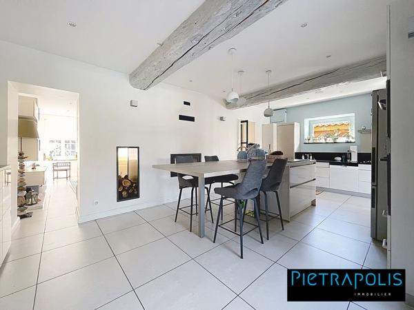 Magnifique Maison de 280 m2 : 7 chambres, piscine et dépendance, terrain de 1400 m2 - Soucieu-en-Jarrest