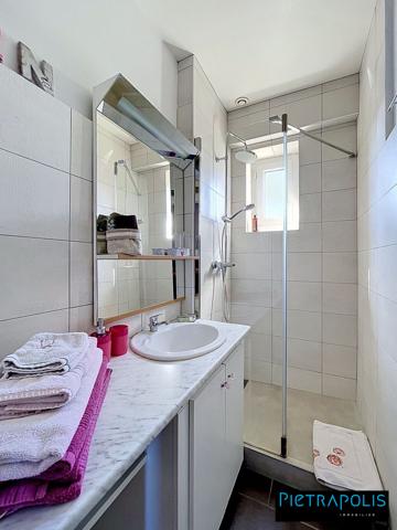Magnifique Maison de 280 m2 : 7 chambres, piscine et dépendance, terrain de 1400 m2 - Soucieu-en-Jarrest