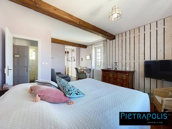Magnifique Maison de 280 m2 : 7 chambres, piscine et dépendance, terrain de 1400 m2 - Soucieu-en-Jarrest