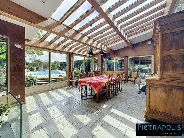 Magnifique Maison de 280 m2 : 7 chambres, piscine et dépendance, terrain de 1400 m2 - Soucieu-en-Jarrest