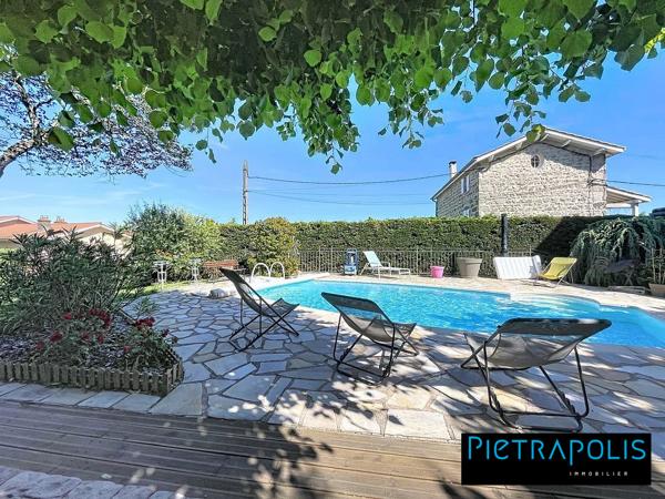 Magnifique Maison de 280 m2 : 7 chambres, piscine et dépendance, terrain de 1400 m2 - Soucieu-en-Jarrest