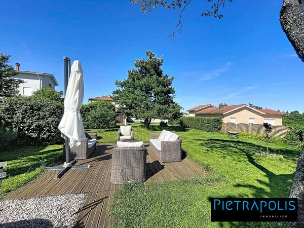 Magnifique Maison de 280 m2 : 7 chambres, piscine et dépendance, terrain de 1400 m2 - Soucieu-en-Jarrest