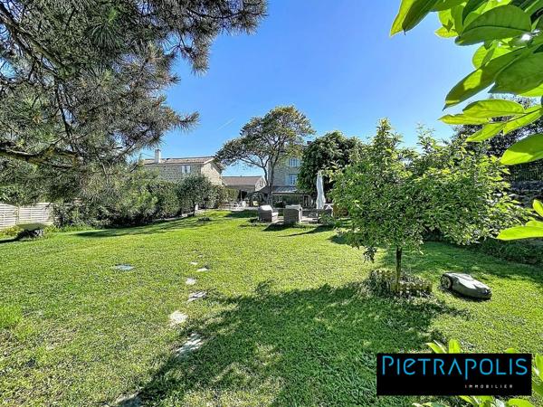 Magnifique Maison de 280 m2 : 7 chambres, piscine et dépendance, terrain de 1400 m2 - Soucieu-en-Jarrest