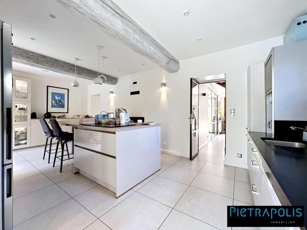 Magnifique Maison de 280 m2 : 7 chambres, piscine et dépendance, terrain de 1400 m2 - Soucieu-en-Jarrest