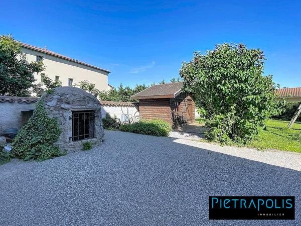 Magnifique Maison de 280 m2 : 7 chambres, piscine et dépendance, terrain de 1400 m2 - Soucieu-en-Jarrest