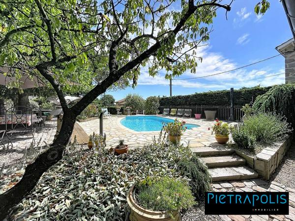 Magnifique Maison de 280 m2 : 7 chambres, piscine et dépendance, terrain de 1400 m2 - Soucieu-en-Jarrest