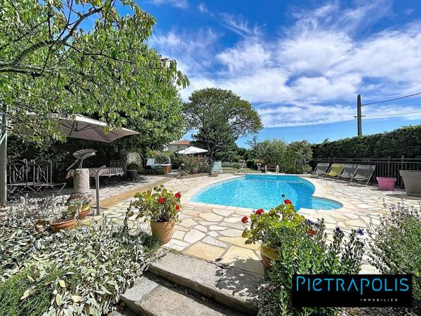 Magnifique Maison de 280 m2 : 7 chambres, piscine et dépendance, terrain de 1400 m2 - Soucieu-en-Jarrest