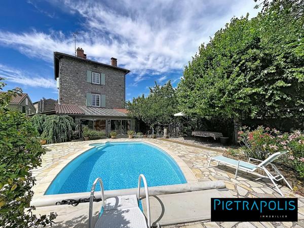 Magnifique Maison de 280 m2 : 7 chambres, piscine et dépendance, terrain de 1400 m2 - Soucieu-en-Jarrest