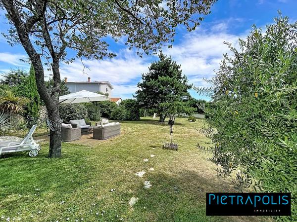 Magnifique Maison de 280 m2 : 7 chambres, piscine et dépendance, terrain de 1400 m2 - Soucieu-en-Jarrest