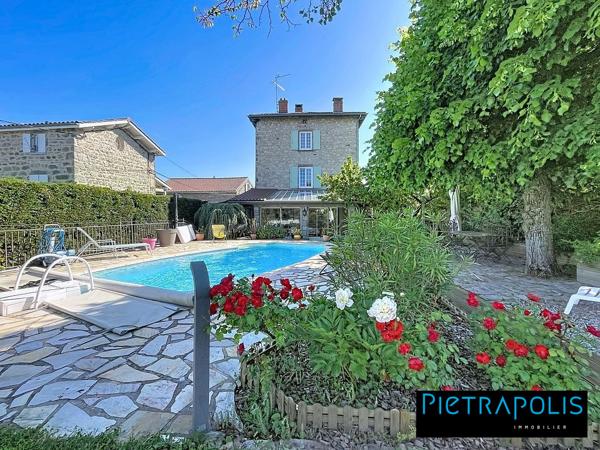 Magnifique Maison de 280 m2 : 7 chambres, piscine et dépendance, terrain de 1400 m2 - Soucieu-en-Jarrest