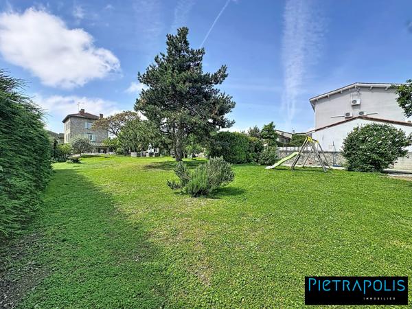 Magnifique Maison de 280 m2 : 7 chambres, piscine et dépendance, terrain de 1400 m2 - Soucieu-en-Jarrest