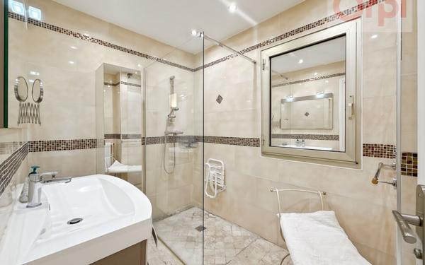 Appartement à vendre    2 pièces • 55 m2 Saint-Laurent-du-Var