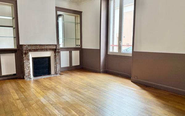 Maison à vendre    7 pièces • 137 m2 Morangis