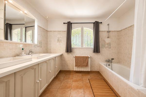 Vente Maison de luxe Uzès 4 Pièces 128 m²