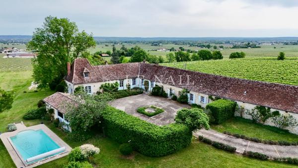 Chartreuse du XVIIIe siècle avec vue sur les vignobles en Dordogne