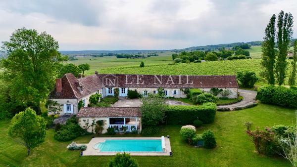 Chartreuse du XVIIIe siècle avec vue sur les vignobles en Dordogne