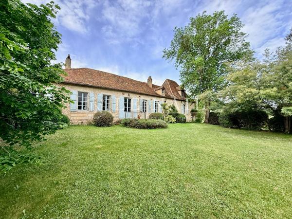 Chartreuse du XVIIIe siècle avec vue sur les vignobles en Dordogne
