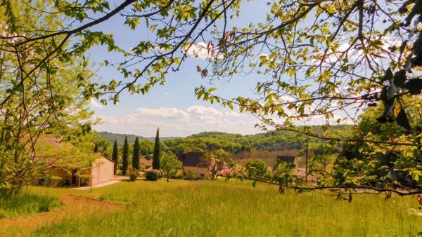Terrain à bâtir viabilisé, Vitrac 24200, 2561 m², tout-à-l'égout et compteurs en place