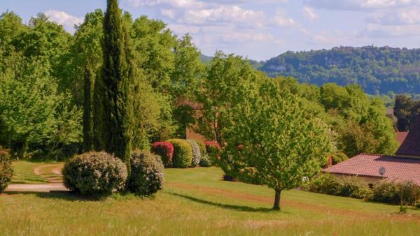 Terrain à bâtir viabilisé, Vitrac 24200, 2561 m², tout-à-l'égout et compteurs en place