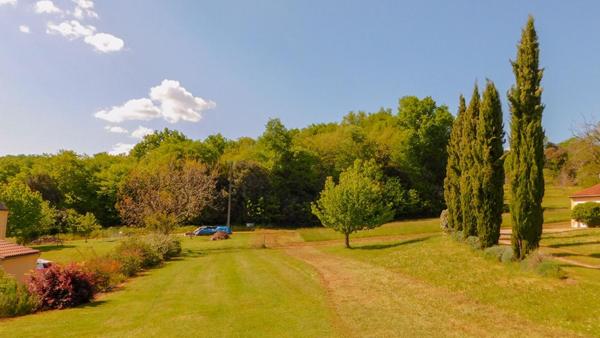 Terrain à bâtir viabilisé, Vitrac 24200, 2561 m², tout-à-l'égout et compteurs en place