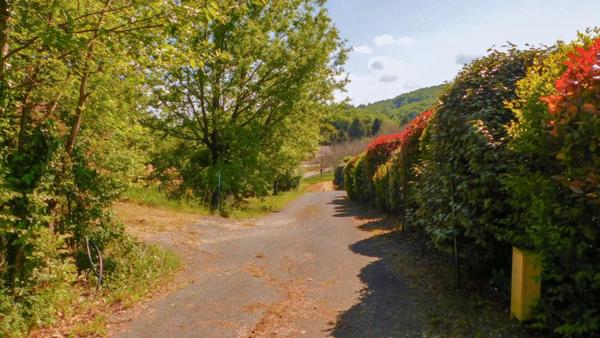 Terrain à bâtir viabilisé, Vitrac 24200, 2561 m², tout-à-l'égout et compteurs en place