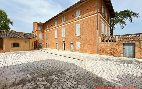 Immeuble à vendre    27 pièces •  Gaillac