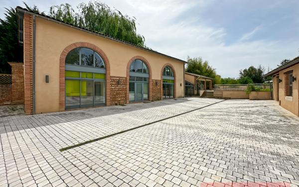 Immeuble à vendre    27 pièces •  Gaillac