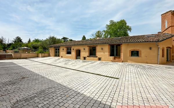 Immeuble à vendre    27 pièces •  Gaillac