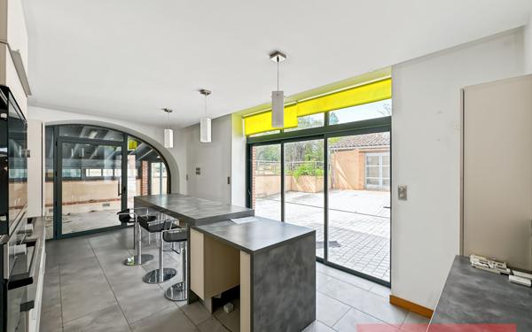 Immeuble à vendre    27 pièces •  Gaillac