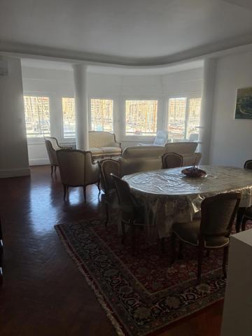 Spacieux T4 sur le Vieux-Port