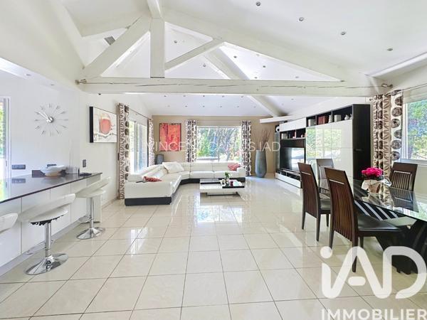 Maison à vendre 5 pièces 188 m² Saint-Cyr-sur-Mer