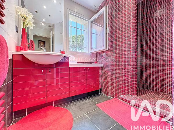 Maison à vendre 5 pièces 188 m² Saint-Cyr-sur-Mer