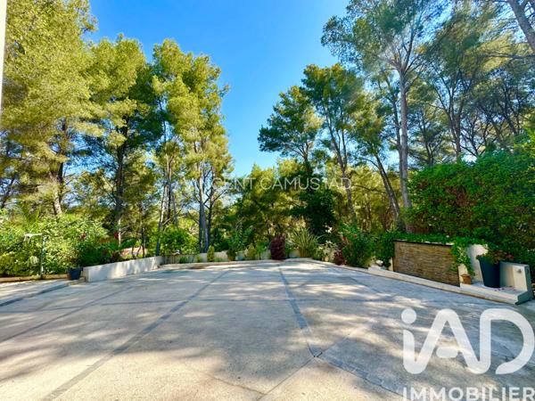 Maison à vendre 5 pièces 188 m² Saint-Cyr-sur-Mer