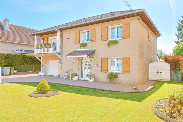 Maison individuelle 147 m² – 4 chambres – Terrain 990 m² – Piscine couverte et chauffée