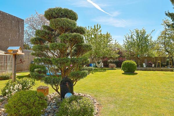 Maison individuelle 147 m² – 4 chambres – Terrain 990 m² – Piscine couverte et chauffée