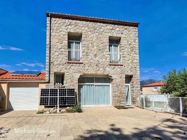 Maison
         5 pièces
        - 141 m² Exclusivité 270 000 € *