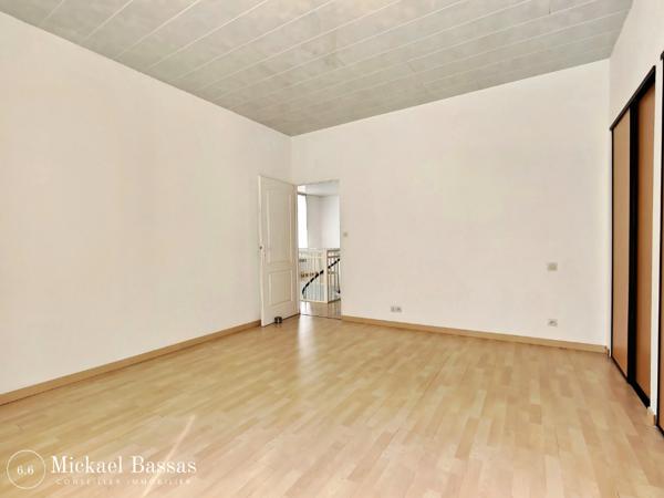 Maison
         5 pièces
        - 141 m² Exclusivité 270 000 € *