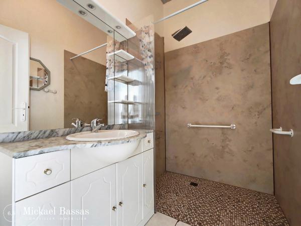 Maison
         5 pièces
        - 141 m² Exclusivité 270 000 € *