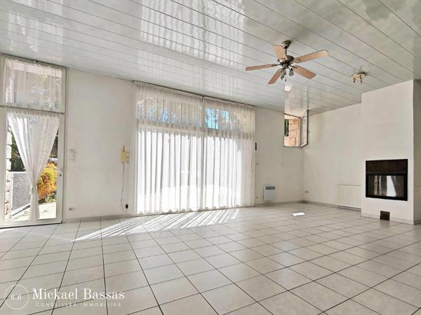 Maison
         5 pièces
        - 141 m² Exclusivité 270 000 € *