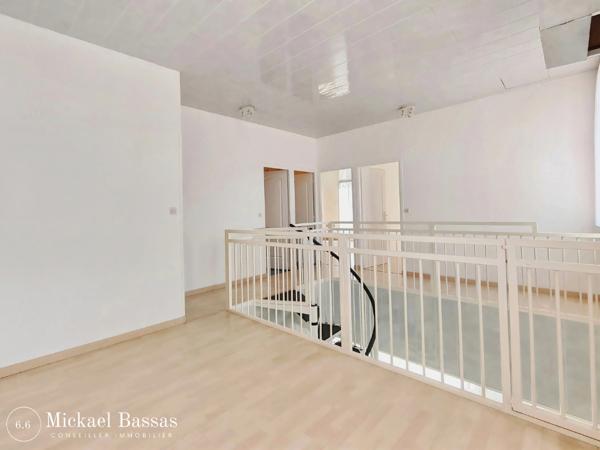 Maison
         5 pièces
        - 141 m² Exclusivité 270 000 € *