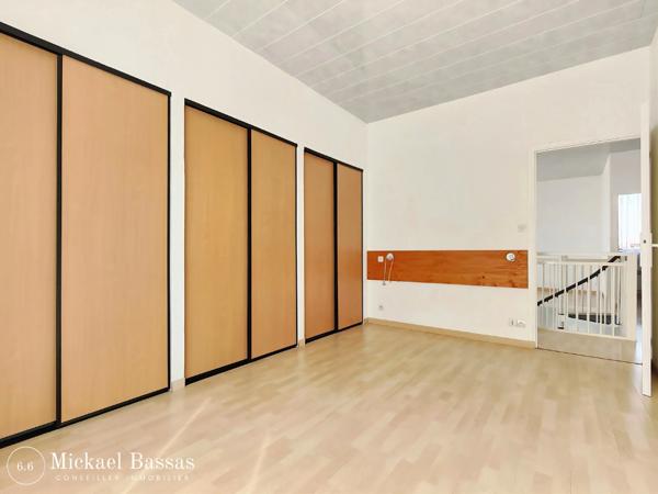 Maison
         5 pièces
        - 141 m² Exclusivité 270 000 € *