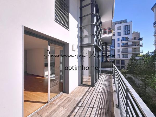 Duplex 3 pièces au 2ᵉ et 3ᵉ étage avec balcon, loggia et parking, proche RER A Nanterre-Ville.