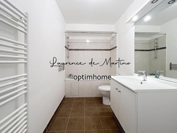 Duplex 3 pièces au 2ᵉ et 3ᵉ étage avec balcon, loggia et parking, proche RER A Nanterre-Ville.