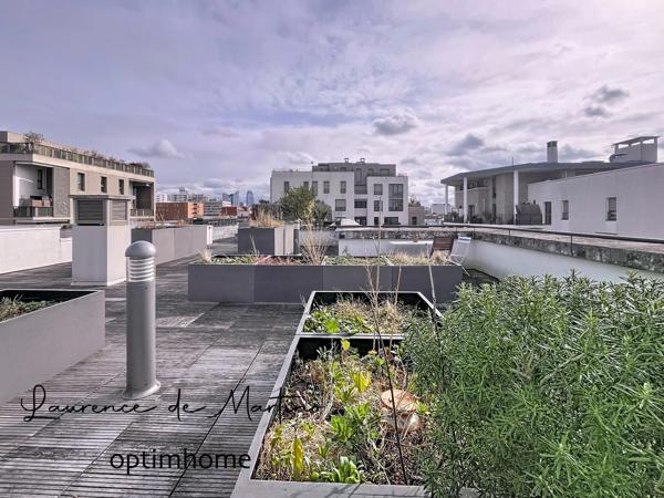 Duplex 3 pièces au 2ᵉ et 3ᵉ étage avec balcon, loggia et parking, proche RER A Nanterre-Ville.