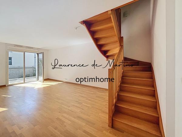 Duplex 3 pièces au 2ᵉ et 3ᵉ étage avec balcon, loggia et parking, proche RER A Nanterre-Ville.